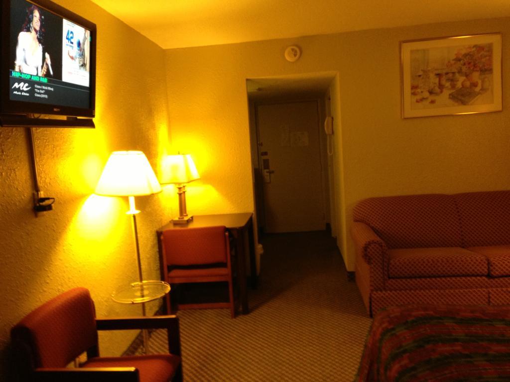 Americas Best Value Inn Macomb מראה חיצוני תמונה
