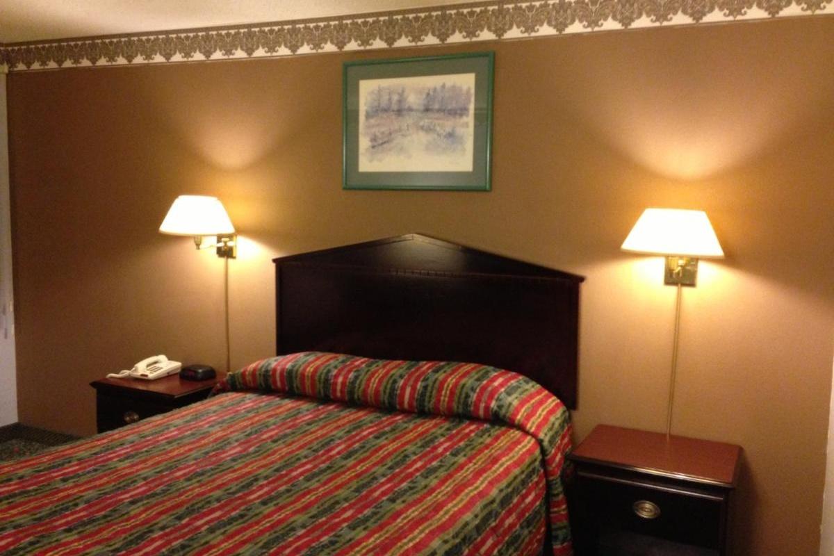 Americas Best Value Inn Macomb מראה חיצוני תמונה