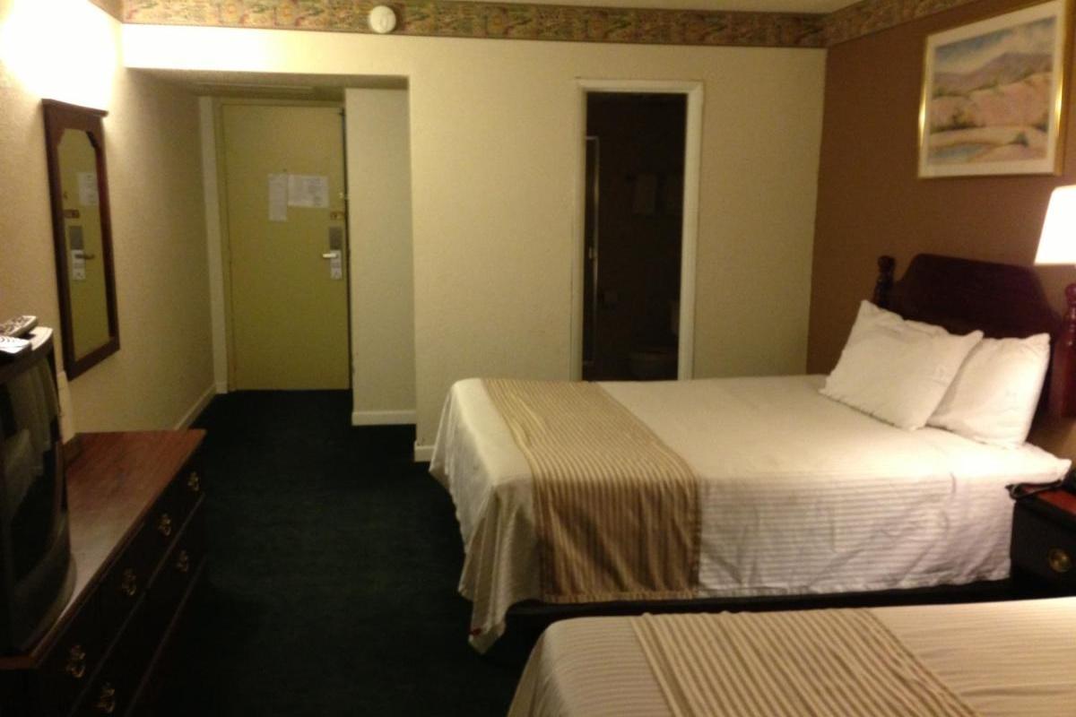Americas Best Value Inn Macomb מראה חיצוני תמונה
