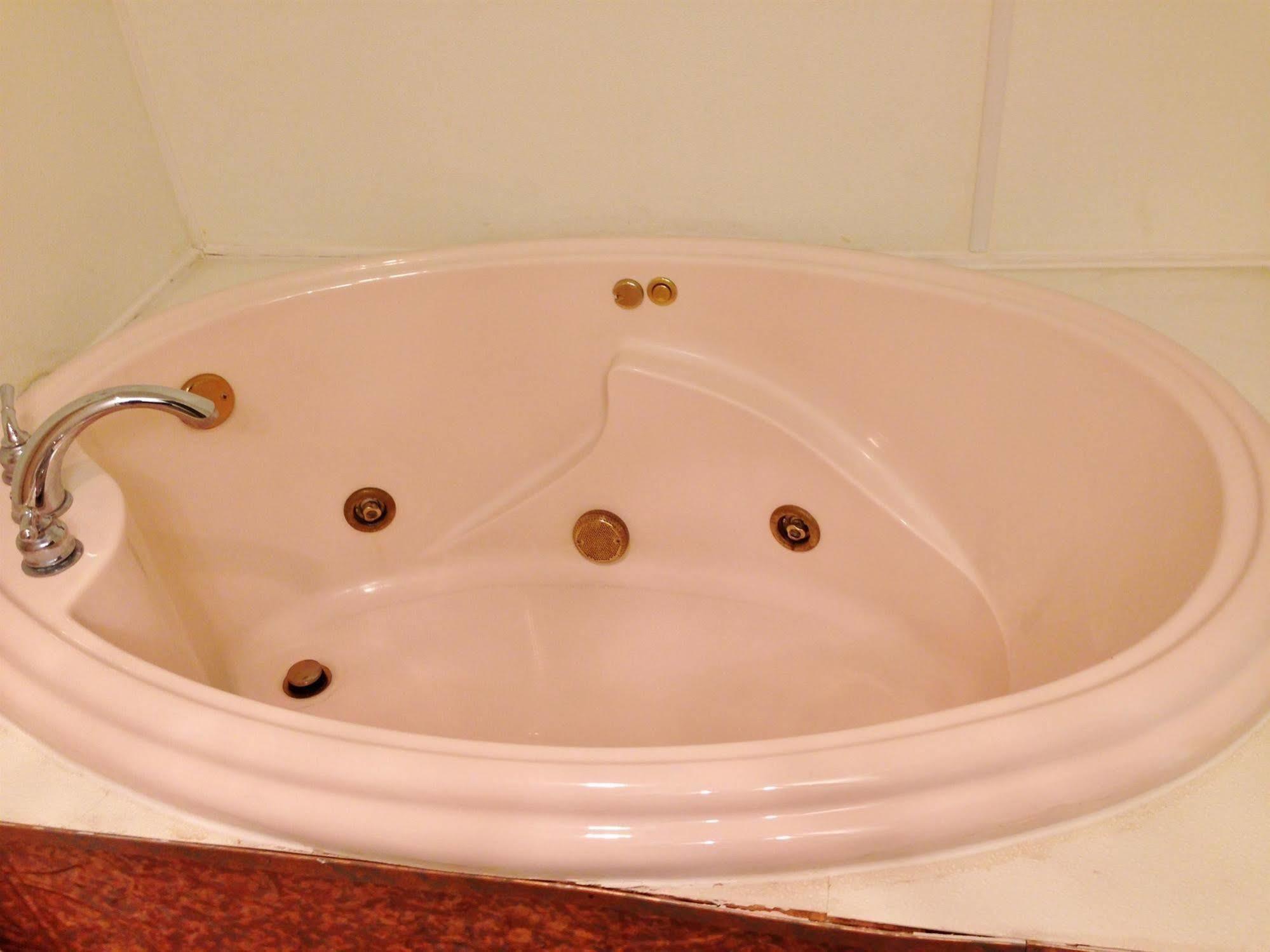 Americas Best Value Inn Macomb מראה חיצוני תמונה