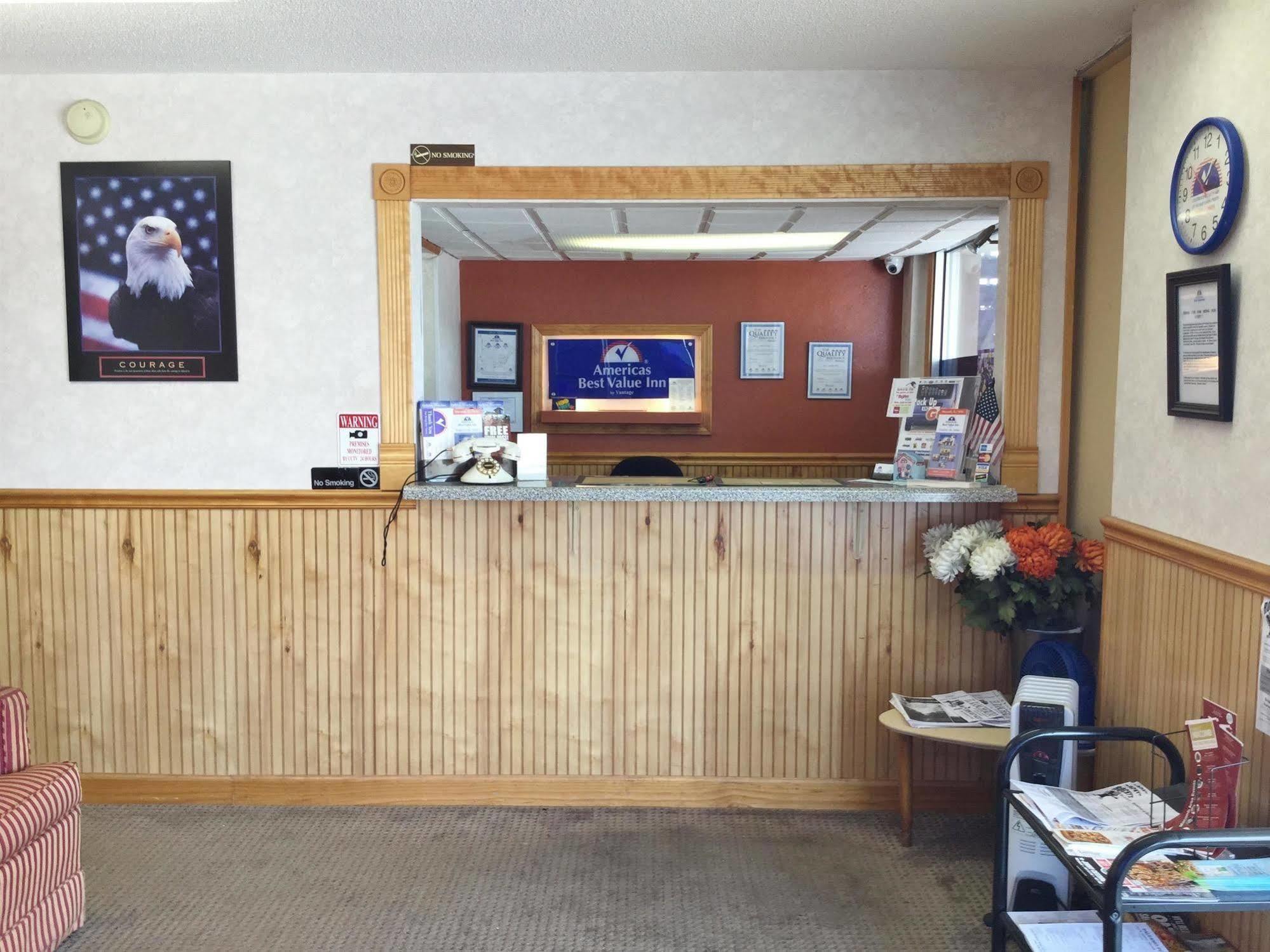Americas Best Value Inn Macomb מראה חיצוני תמונה