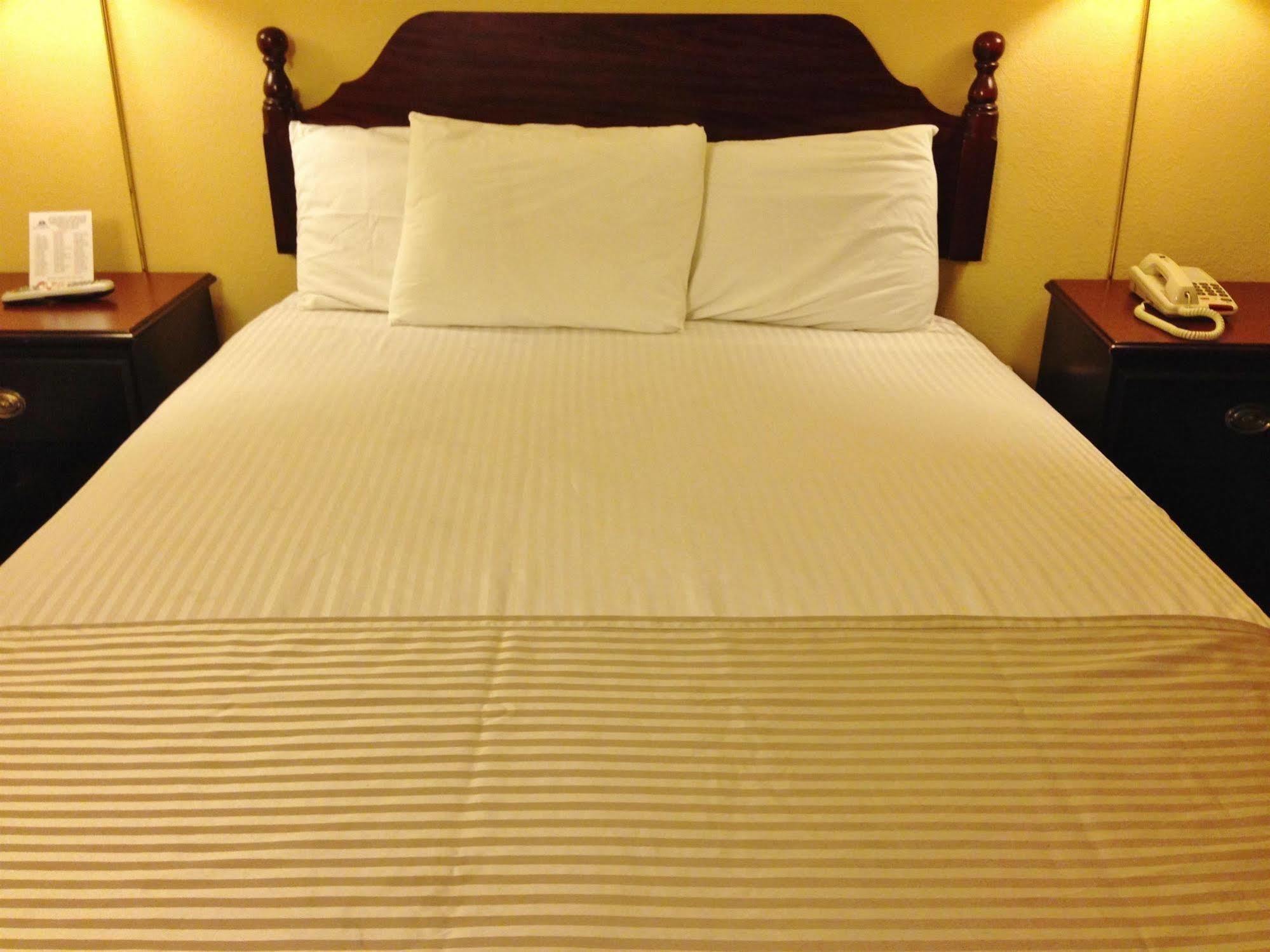 Americas Best Value Inn Macomb מראה חיצוני תמונה