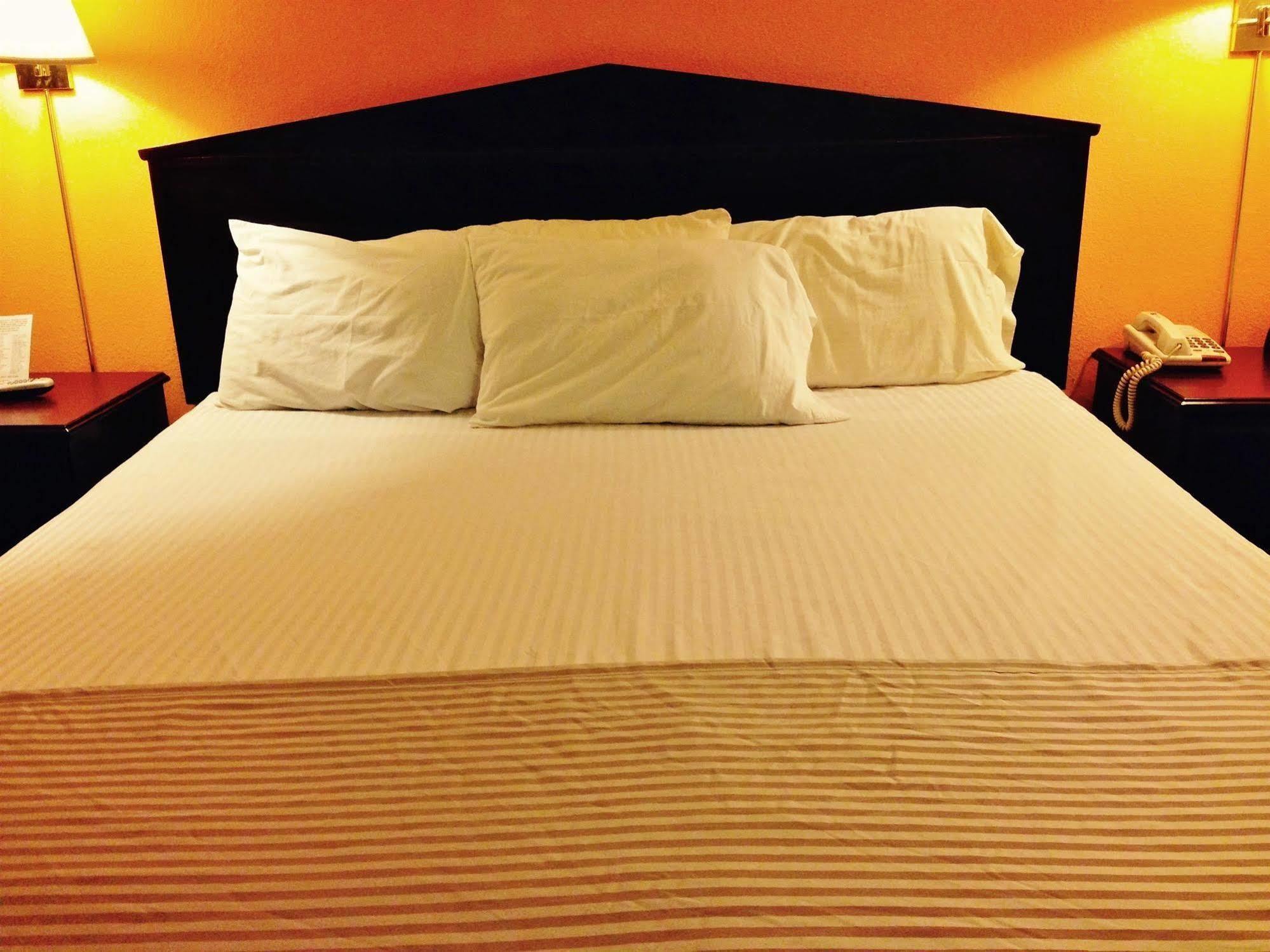 Americas Best Value Inn Macomb מראה חיצוני תמונה